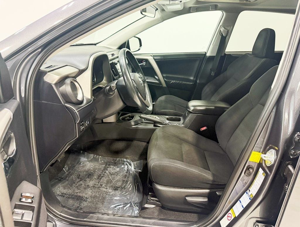 2017 Toyota RAV4 XLE AWD - 22884125 - 22