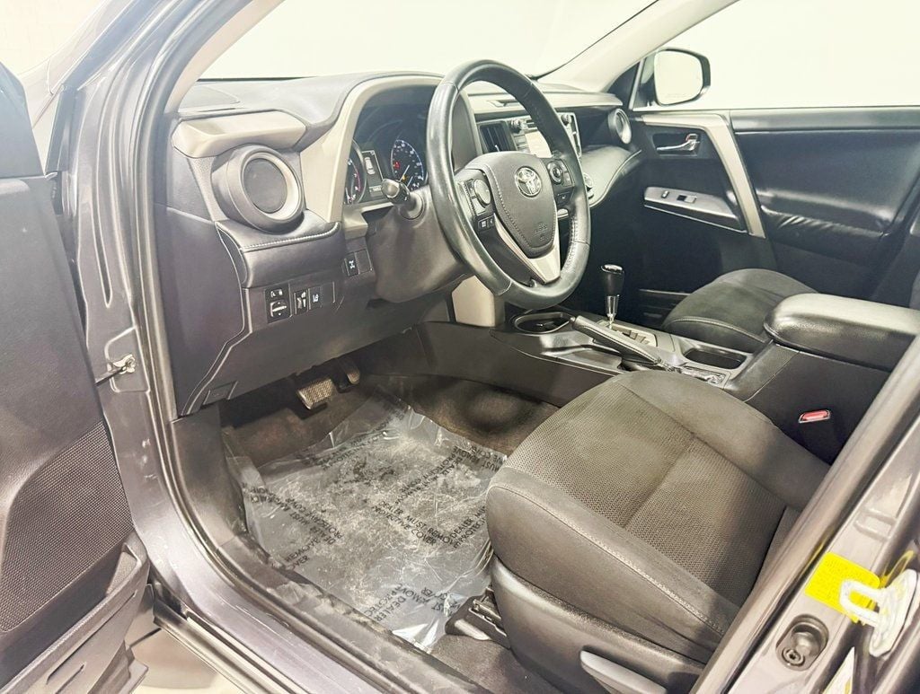 2017 Toyota RAV4 XLE AWD - 22884125 - 24