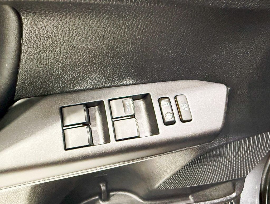 2017 Toyota RAV4 XLE AWD - 22884125 - 27