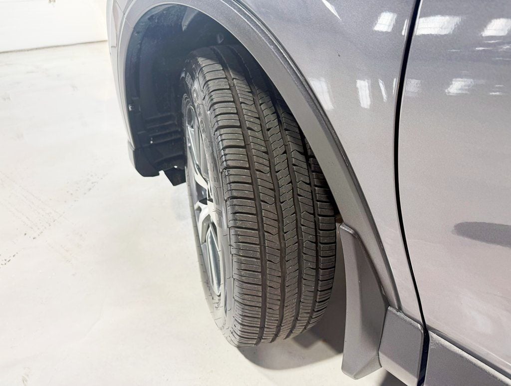 2017 Toyota RAV4 XLE photo 3