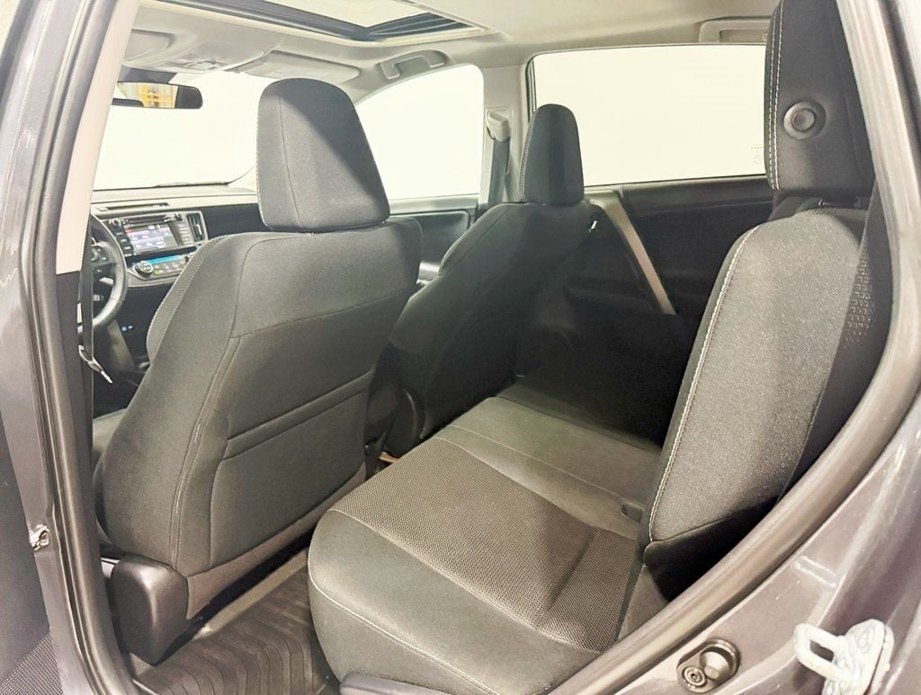 2017 Toyota RAV4 XLE AWD - 22884125 - 30