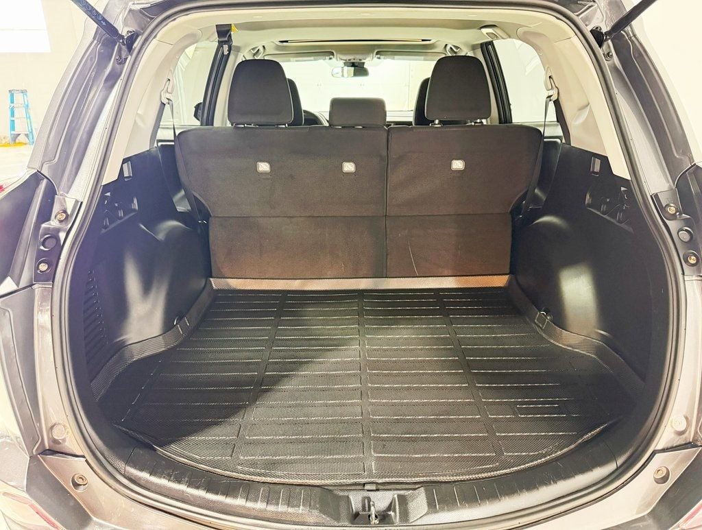 2017 Toyota RAV4 XLE AWD - 22884125 - 32