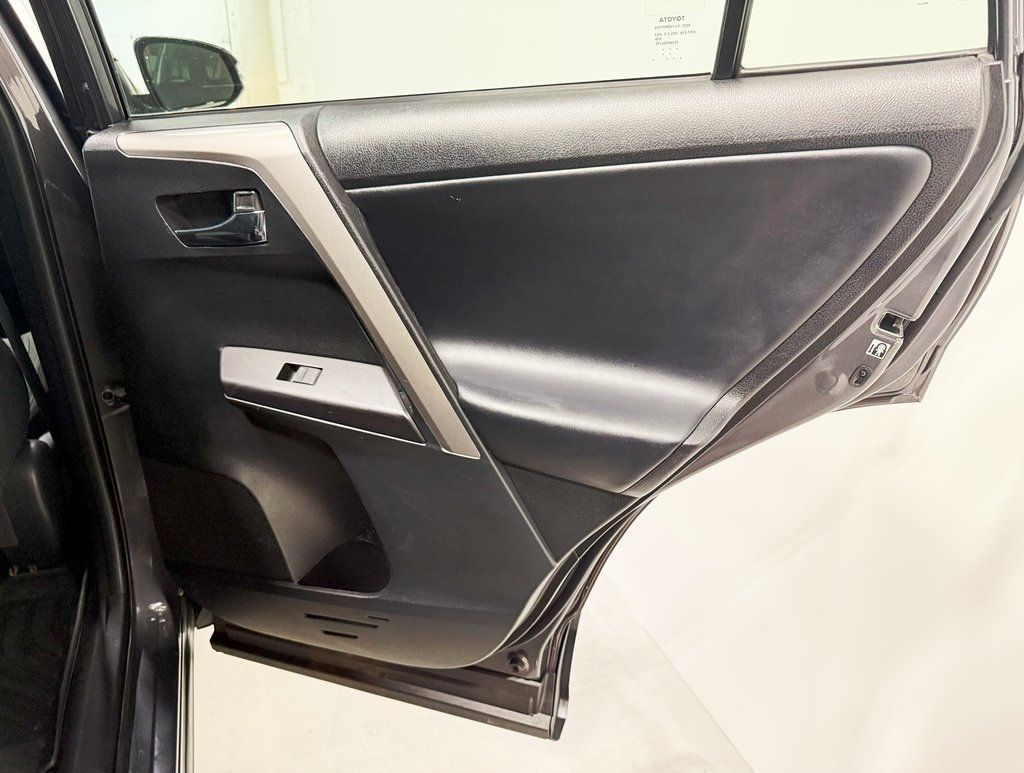 2017 Toyota RAV4 XLE AWD - 22884125 - 34