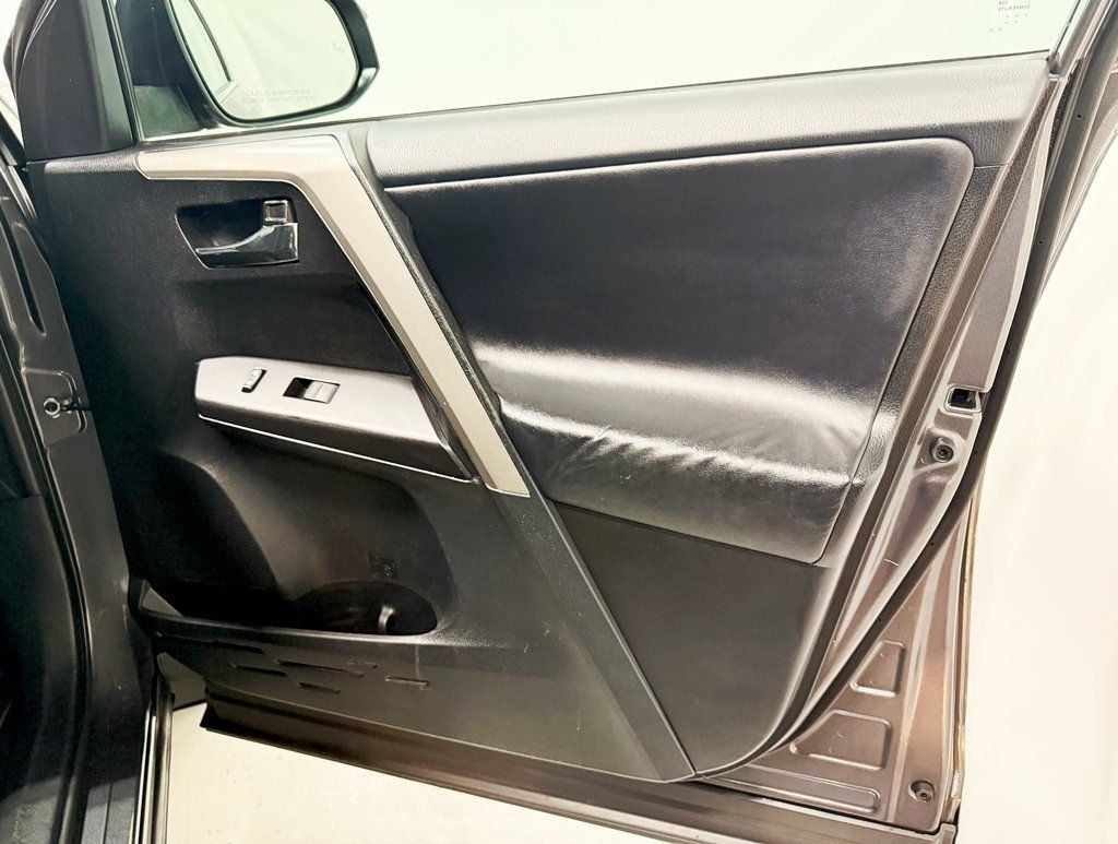 2017 Toyota RAV4 XLE AWD - 22884125 - 36