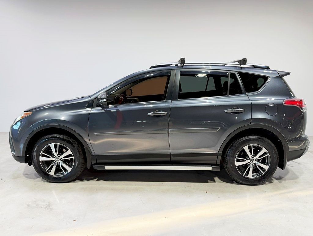 2017 Toyota RAV4 XLE photo 4
