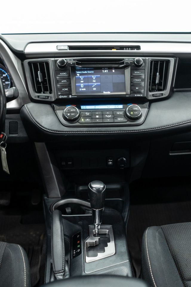 2017 Toyota RAV4 XLE AWD - 23045075 - 16