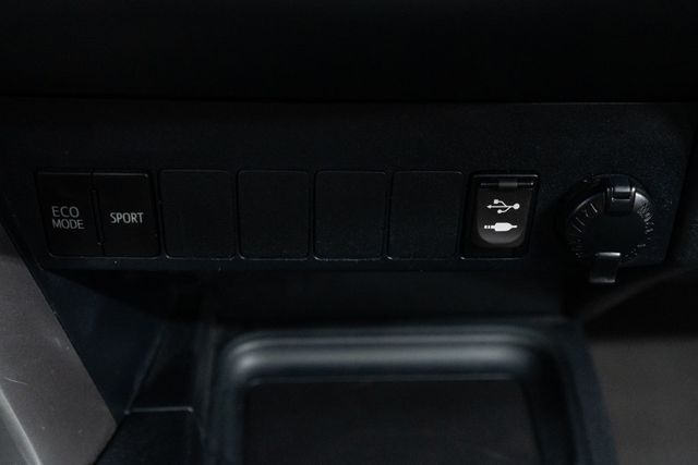 2017 Toyota RAV4 XLE AWD - 23045075 - 21