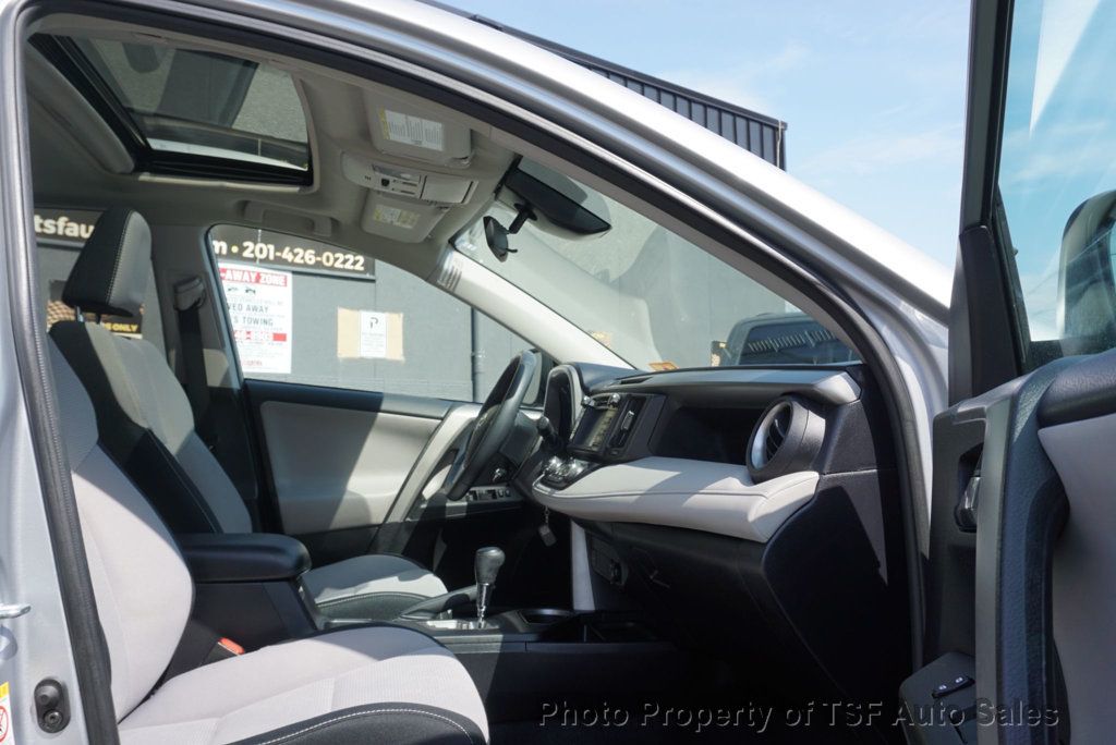 2017 Toyota RAV4 XLE AWD - 23004249 - 10