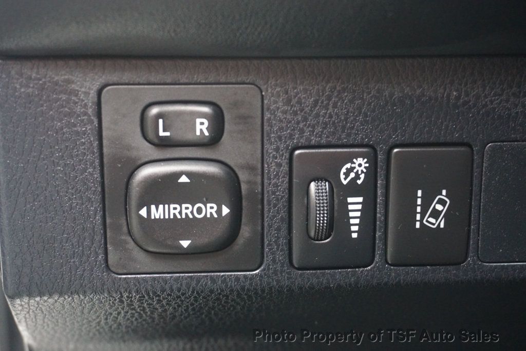 2017 Toyota RAV4 XLE AWD - 23023656 - 26