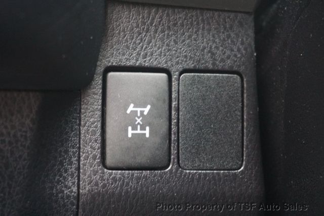 2017 Toyota RAV4 XLE AWD - 23023656 - 27