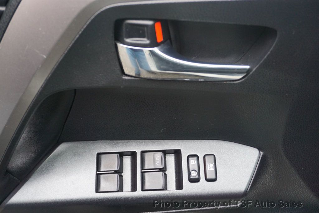 2017 Toyota RAV4 XLE AWD - 23023656 - 28