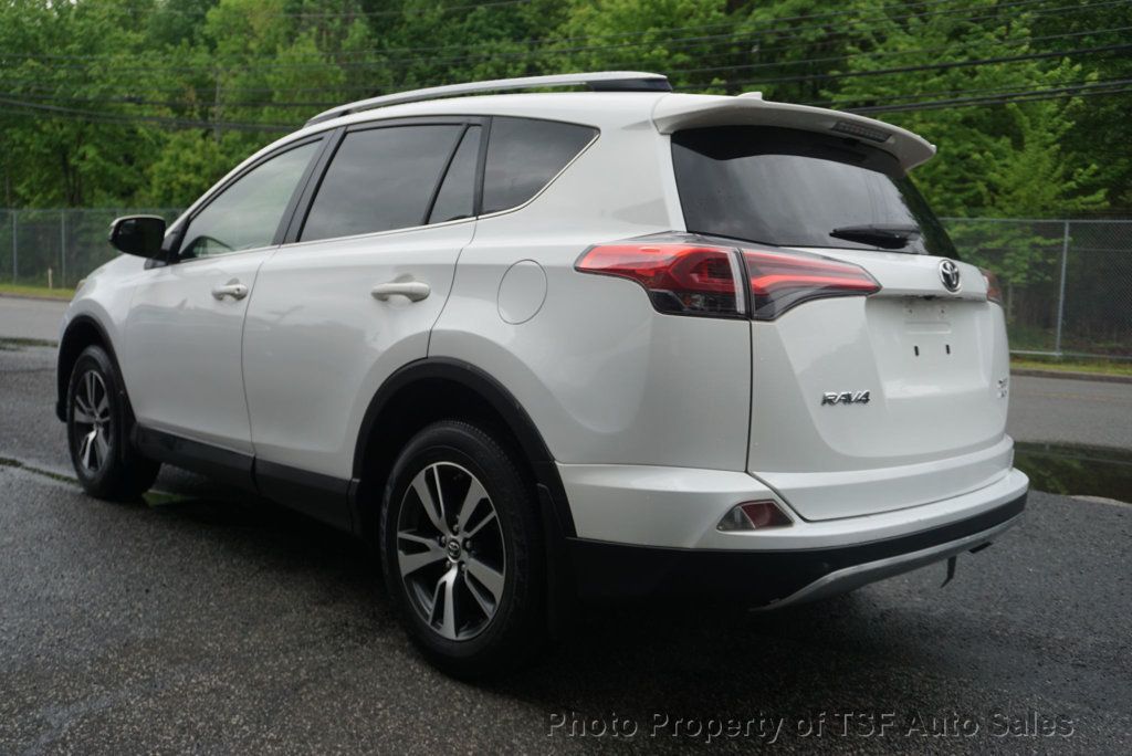2017 Toyota RAV4 XLE AWD - 23023656 - 4