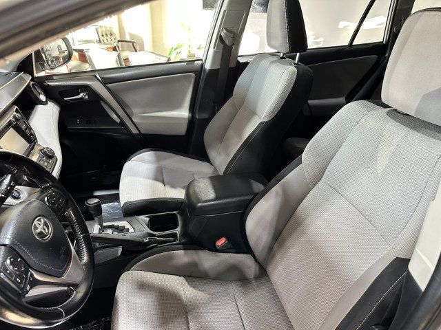 2017 Toyota RAV4 XLE FWD - 22640891 - 19