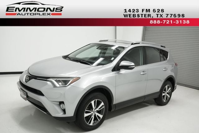 2017 Toyota RAV4 XLE FWD - 22998219 - 0
