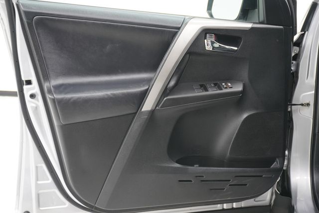 2017 Toyota RAV4 XLE FWD - 22998219 - 12