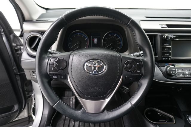 2017 Toyota RAV4 XLE FWD - 22998219 - 13