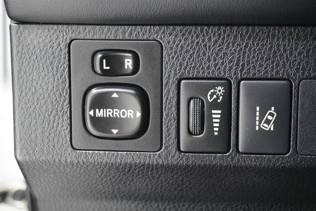 2017 Toyota RAV4 XLE FWD - 22998219 - 21