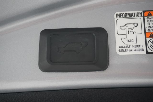 2017 Toyota RAV4 XLE FWD - 22998219 - 24