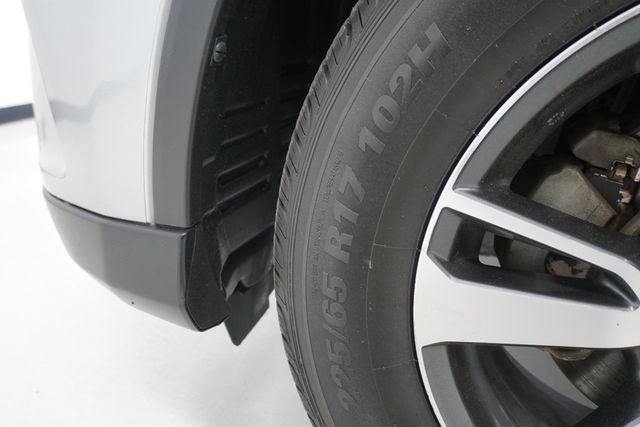 2017 Toyota RAV4 XLE FWD - 22998219 - 26