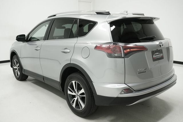 2017 Toyota RAV4 XLE FWD - 22998219 - 5