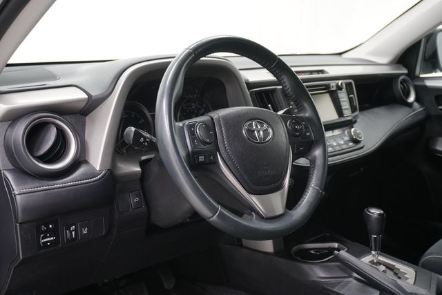2017 Toyota RAV4 XLE FWD - 22998219 - 8