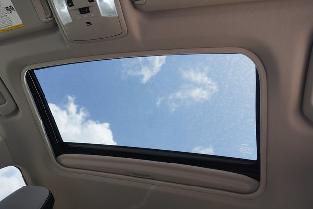 2017 Toyota RAV4 XLE FWD - 23010919 - 16