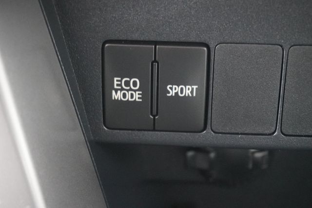 2017 Toyota RAV4 XLE FWD - 23010919 - 19