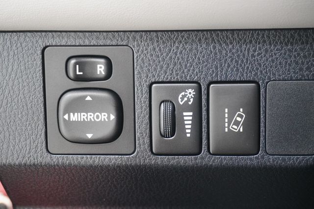 2017 Toyota RAV4 XLE FWD - 23010919 - 22