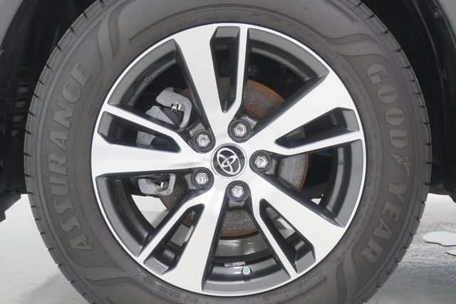 2017 Toyota RAV4 XLE FWD - 23010919 - 25