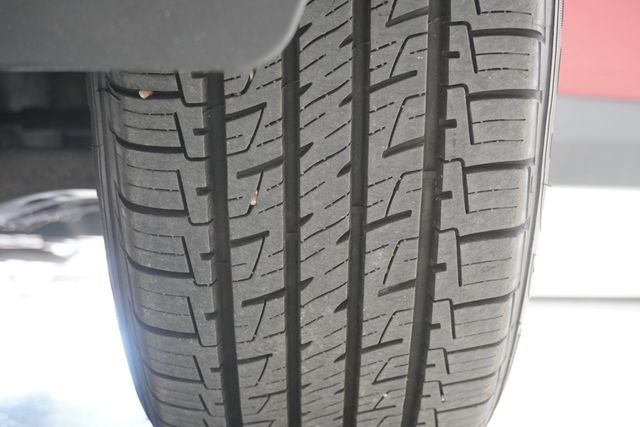 2017 Toyota RAV4 XLE FWD - 23010919 - 27