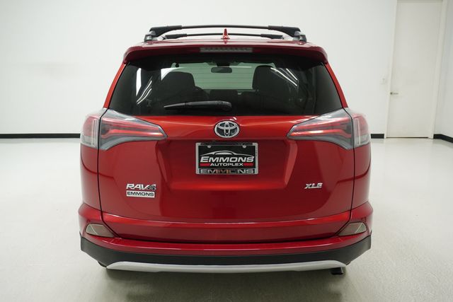 2017 Toyota RAV4 XLE FWD - 23010919 - 4