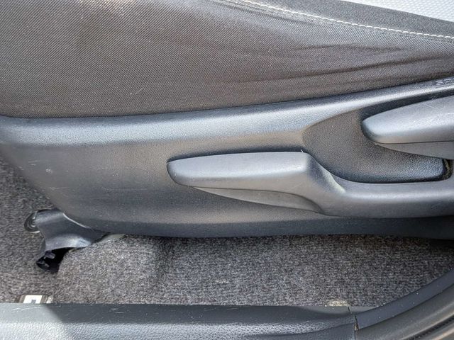 2017 Toyota RAV4 XLE FWD - 23052583 - 19