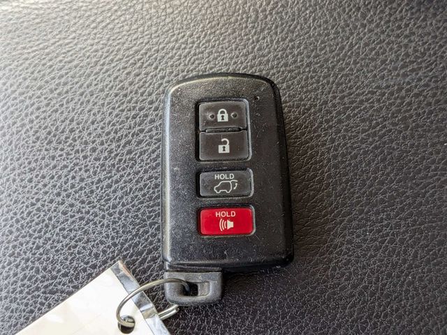 2017 Toyota RAV4 XLE FWD - 23052583 - 28