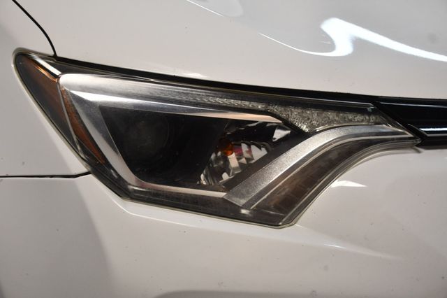 2017 Toyota RAV4 XLE FWD - 23069946 - 9