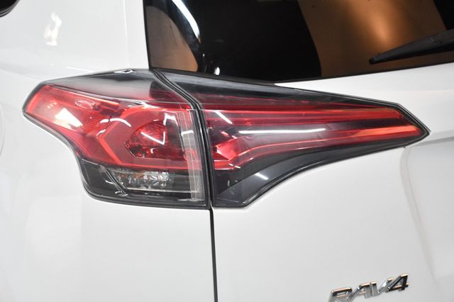 2017 Toyota RAV4 XLE FWD - 23069946 - 13