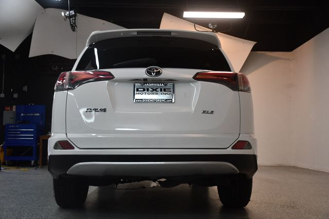 2017 Toyota RAV4 XLE FWD - 23069946 - 16