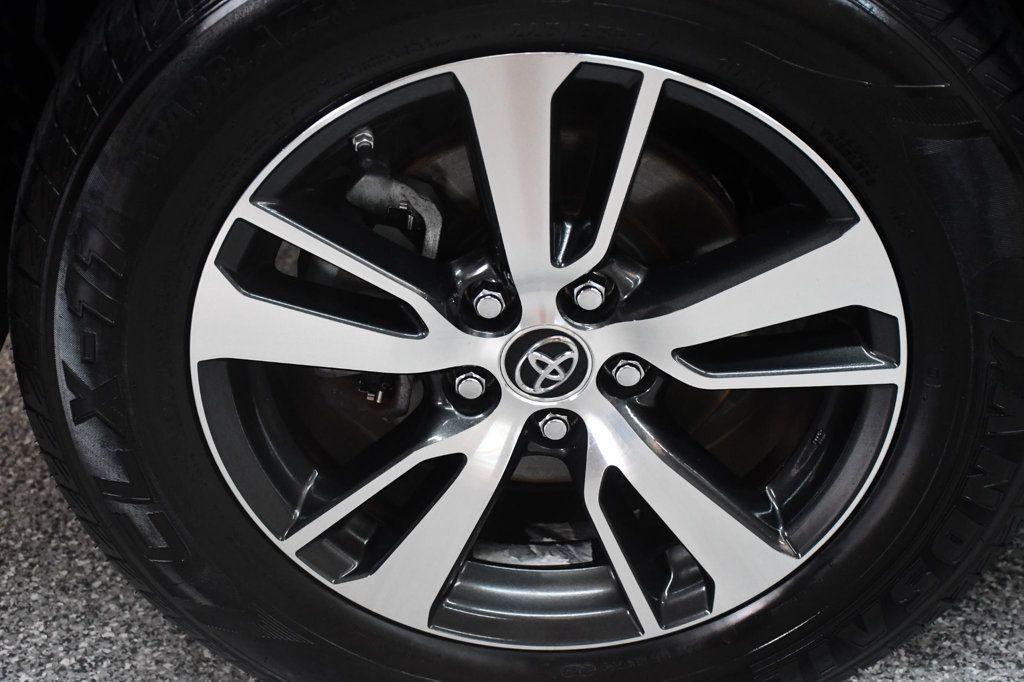 Toyota RAV4 photo 18