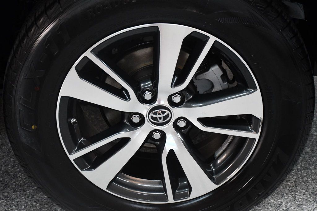 Toyota RAV4 photo 19
