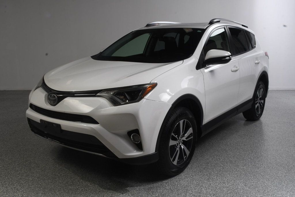 Toyota RAV4 photo 2