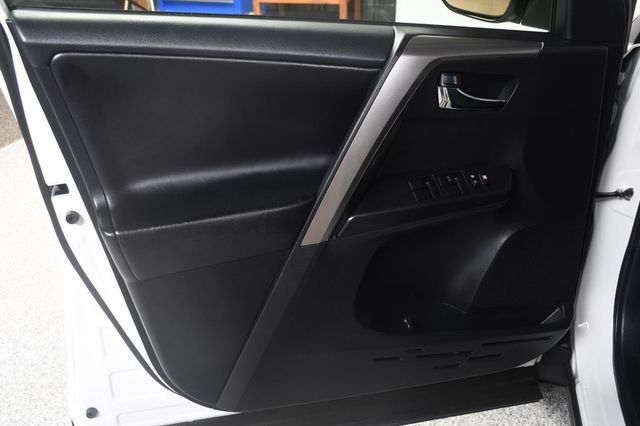 2017 Toyota RAV4 XLE FWD - 23069946 - 21