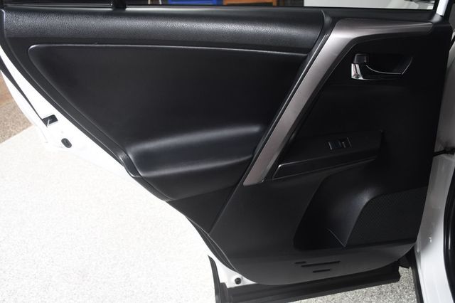 2017 Toyota RAV4 XLE FWD - 23069946 - 22