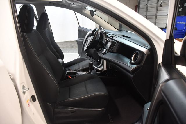 2017 Toyota RAV4 XLE FWD - 23069946 - 29