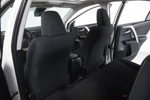 2017 Toyota RAV4 XLE FWD - 23069946 - 31