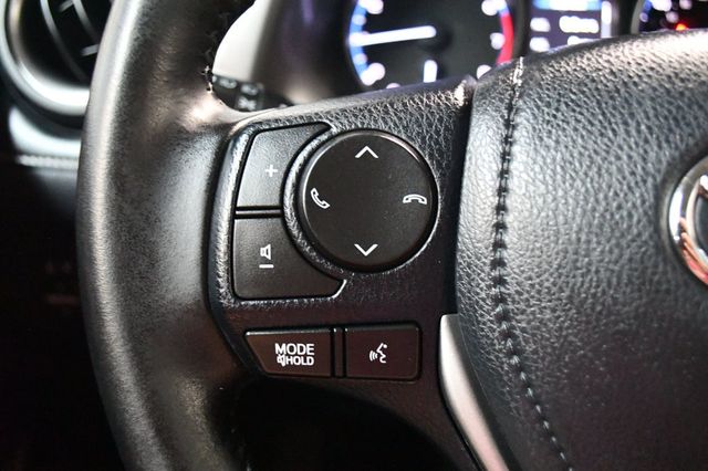 2017 Toyota RAV4 XLE FWD - 23069946 - 39
