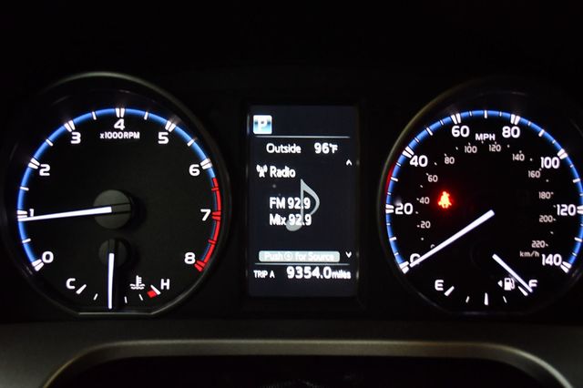 2017 Toyota RAV4 XLE FWD - 23069946 - 41