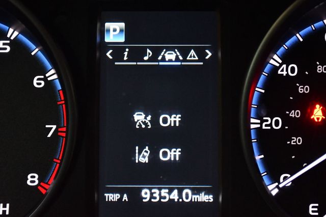 2017 Toyota RAV4 XLE FWD - 23069946 - 43