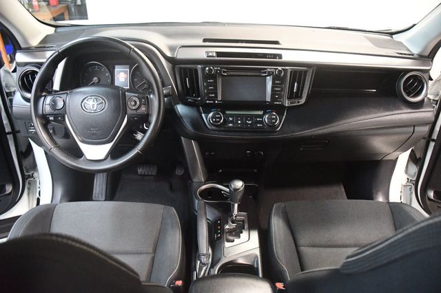 2017 Toyota RAV4 XLE FWD - 23069946 - 4