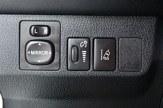 2017 Toyota RAV4 XLE FWD - 23069946 - 55