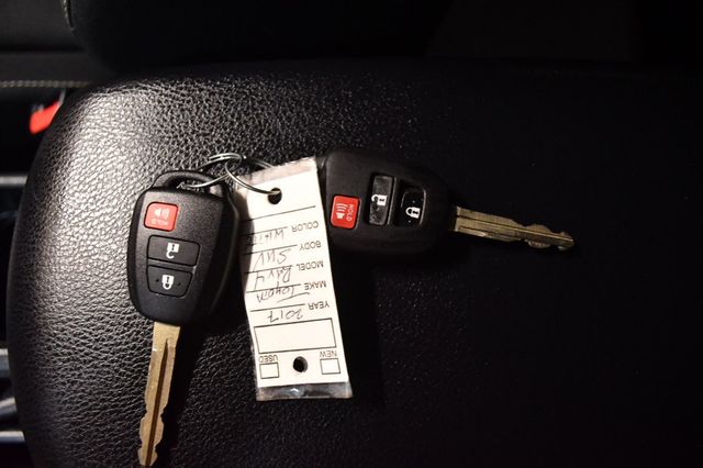 2017 Toyota RAV4 XLE FWD - 23069946 - 66