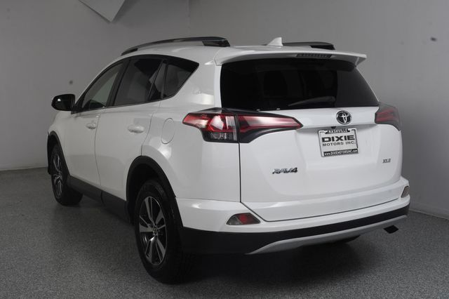 2017 Toyota RAV4 XLE FWD - 23069946 - 8